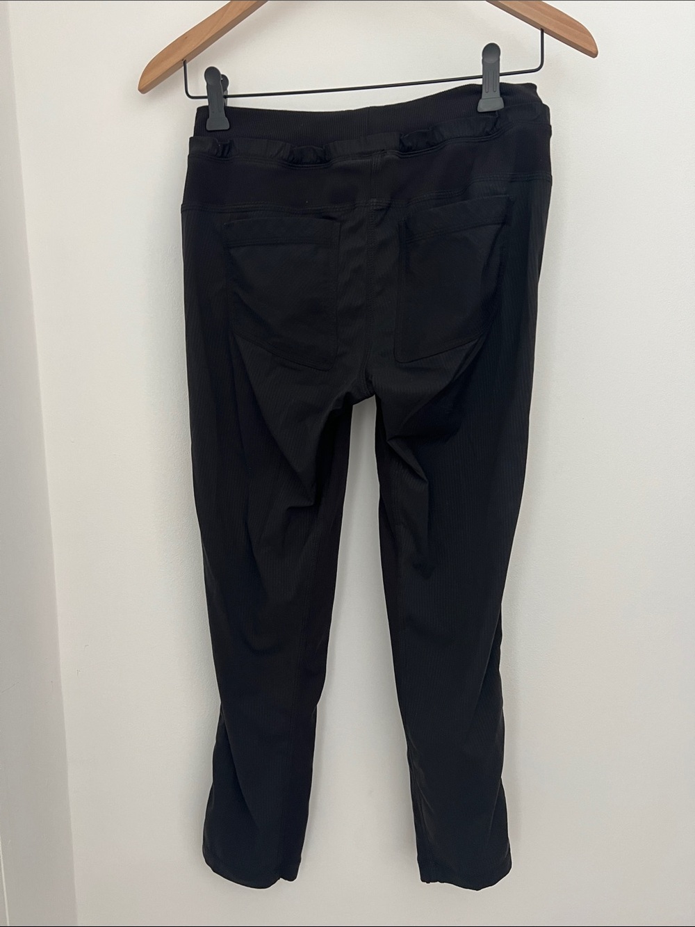 Lululemon size 2 used black light pants cute! no fading all black light parachut